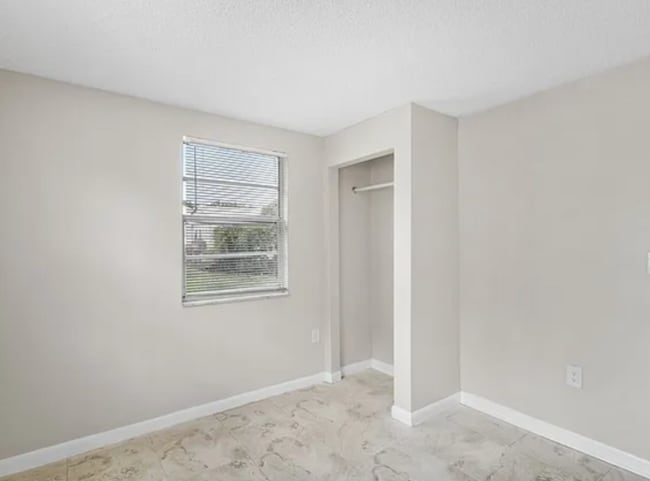Building Photo - 744 S Bailey Ave