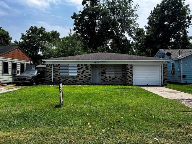 Building Photo - 1823 Rosalee St