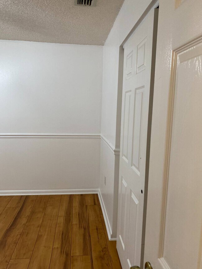 Building Photo - 5344 Elwood Rd