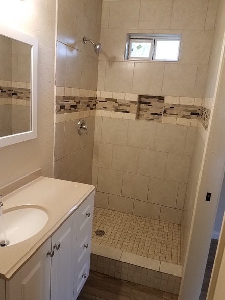 Building Photo - 5227 Vlg Gln Dr