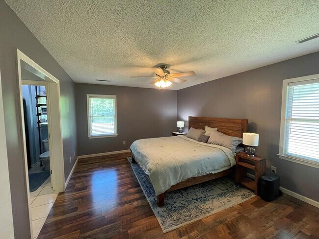 Building Photo - 350 Katydid St