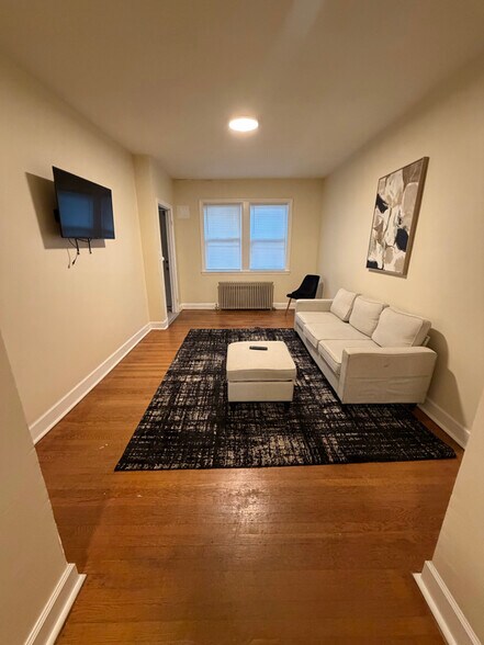 Building Photo - 507 E Cold Spring Ln