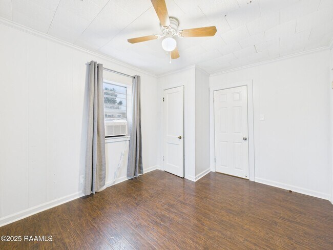 Building Photo - 9123 Cameron St