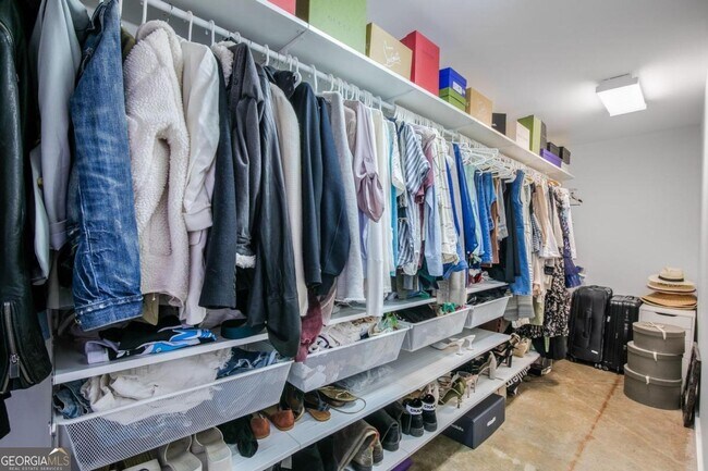 Building Photo - 174 Chester Ave SE