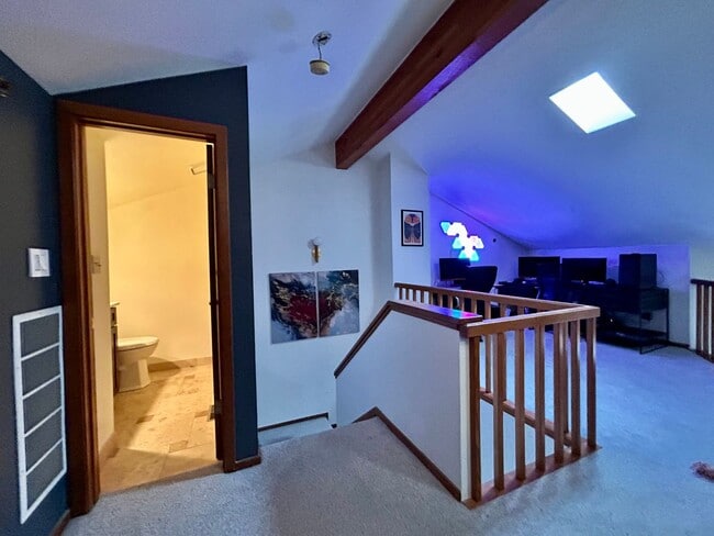Building Photo - Spacious 2Bd/2.5Ba Luxury Loft-Style Condo...