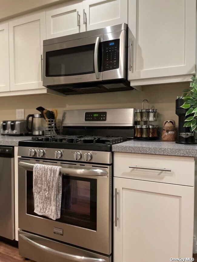 Building Photo - 208 Fairview Cir