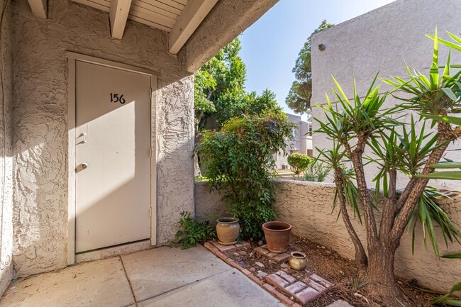 Building Photo - Affordable Luxury in a Gated Community