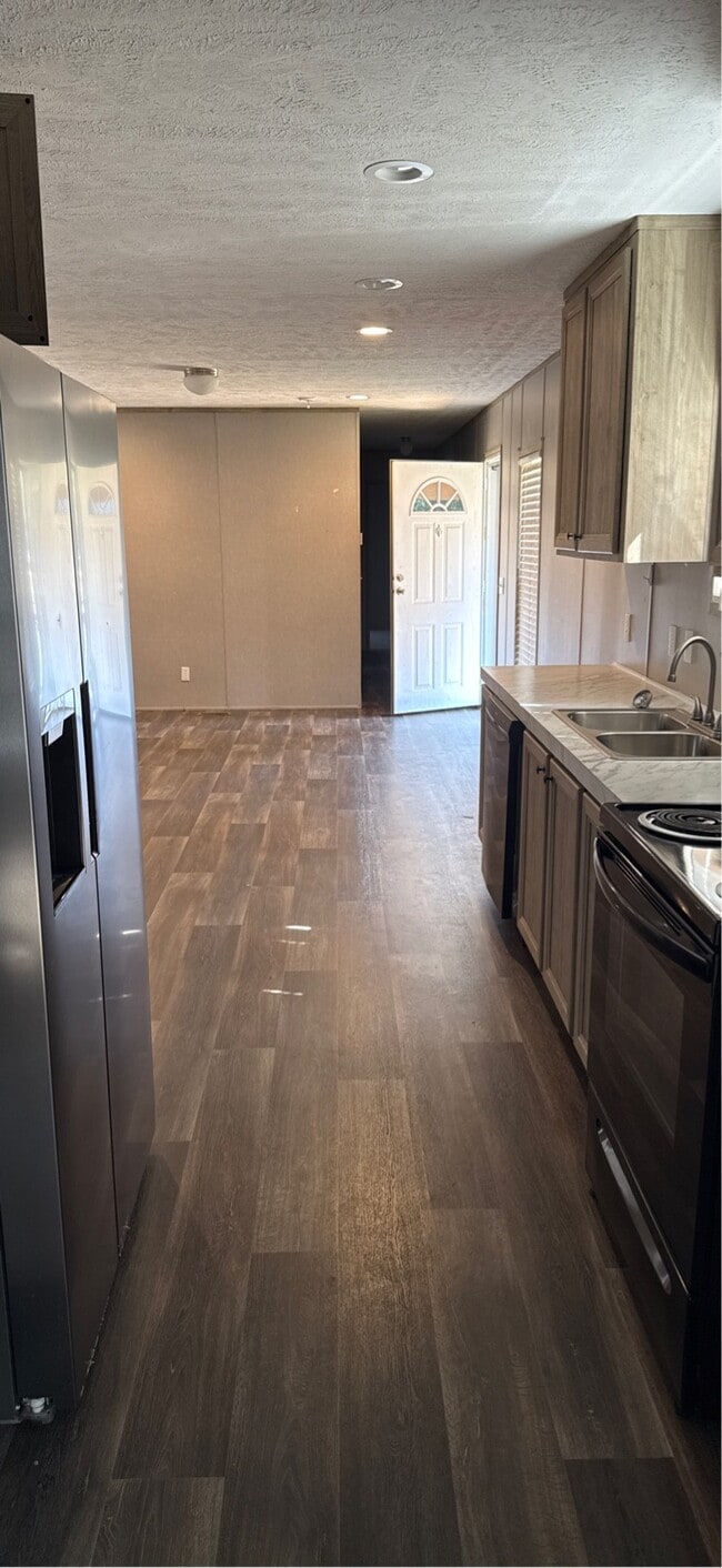 Building Photo - 129 W Spruce