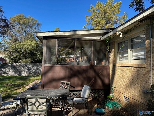 Building Photo - 306 Jack Coleman Dr NW