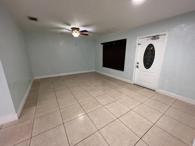 Building Photo - 6870 SW 5th Ct