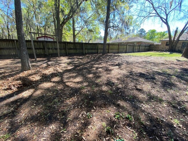 Building Photo - 4 bedroom 2 bath in Village Green