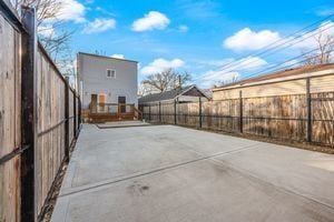 Building Photo - 613 N Christiana Ave