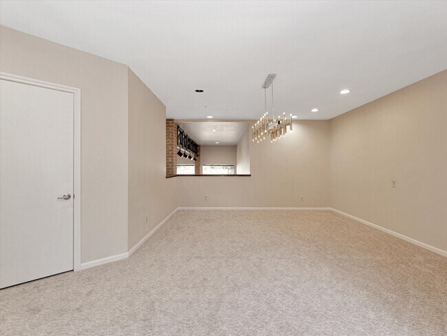 Building Photo - 5600 San Felipe St