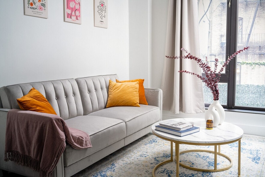 Primary Photo - 1782 Lexington Ave