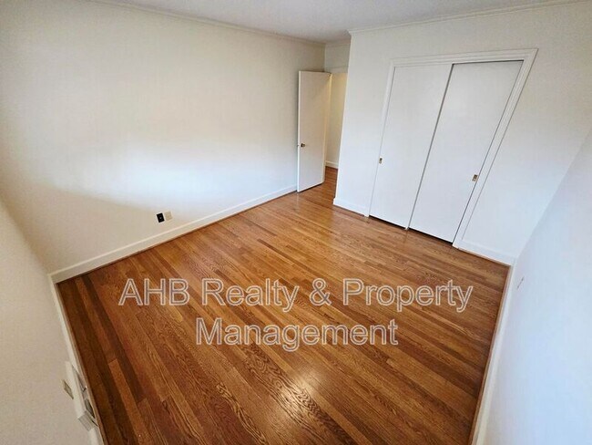 Building Photo - 3261 Alamance Rd