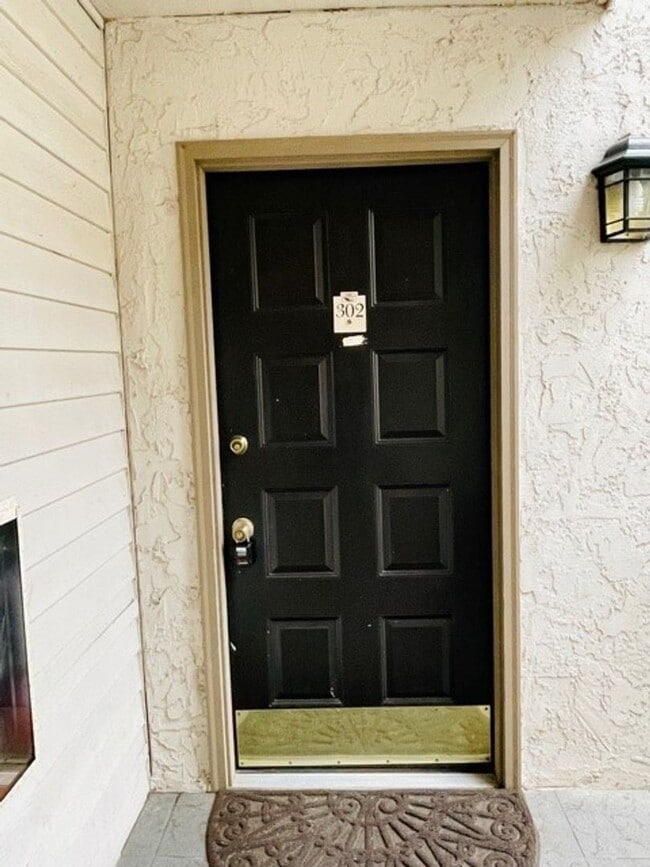 Building Photo - Spacious 2Bd/2Bath Condo located in The Ri...