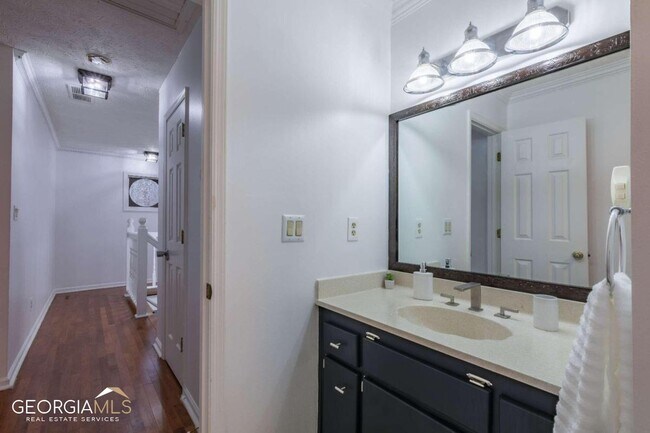 Building Photo - 661 Luther Ct