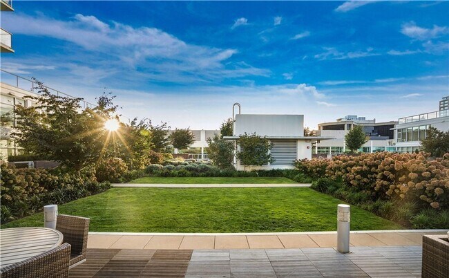 Building Photo - Insignia Condominiums ~ Belltown