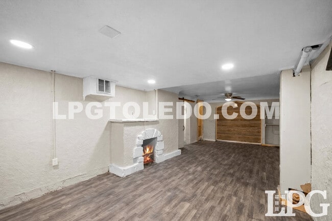 Building Photo - 1579 Colton St