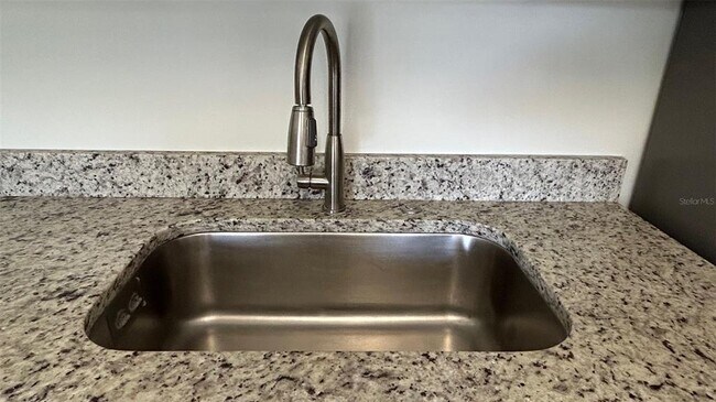 Building Photo - 1028 Lake Weldona Dr