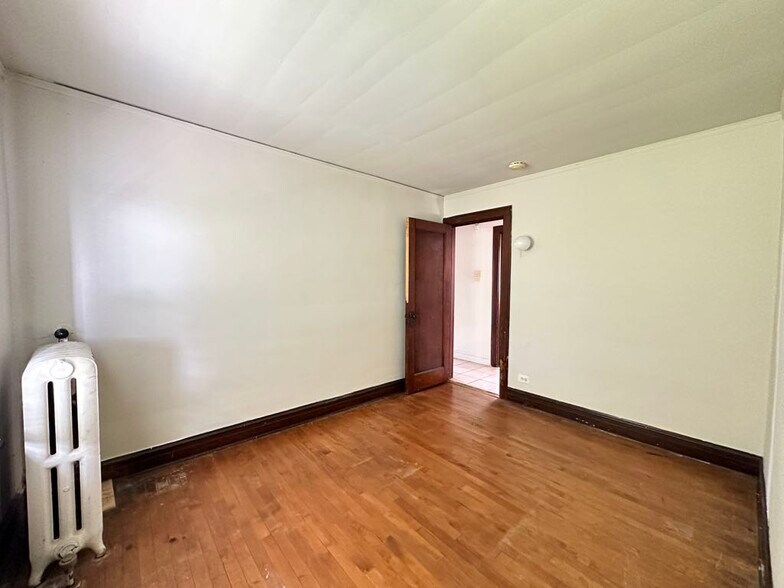 Building Photo - 733 Elm