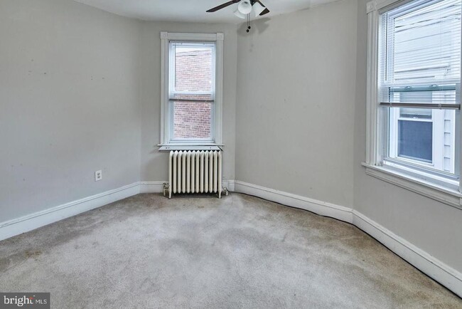 Building Photo - 1607 W 9th St