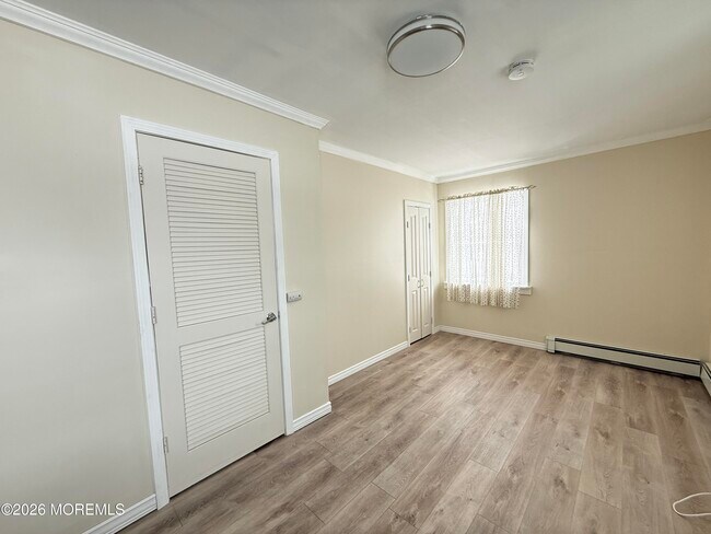 Building Photo - 63 Shorewood Dr