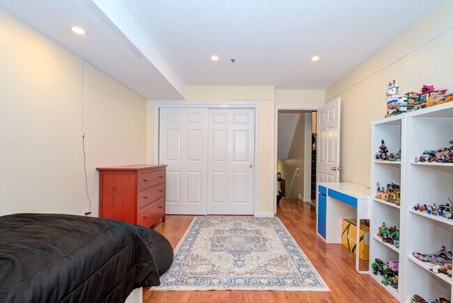Building Photo - 4 Duck Pond Rd