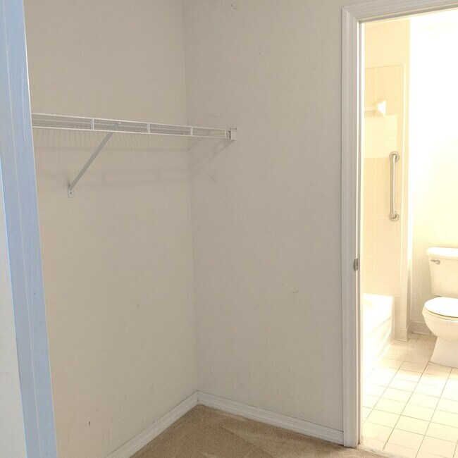 Building Photo - 1 bedroom, 1 bathroom condo for rent in The Preserve