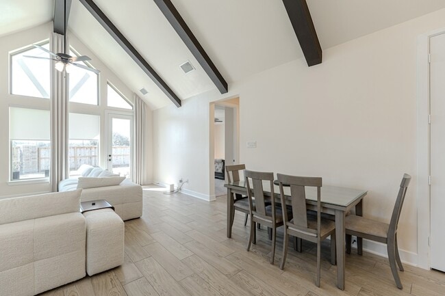 Building Photo - 102 Shining Succulent Dr