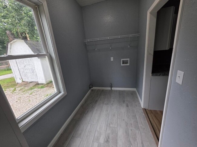 Building Photo - 207 E Knox St