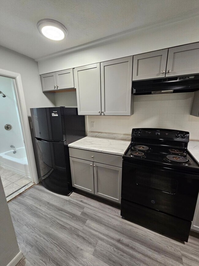 Building Photo - 10 Thorn St