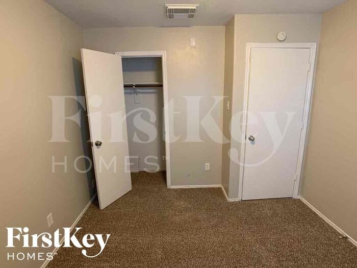 Building Photo - 2026 Cold River Dr