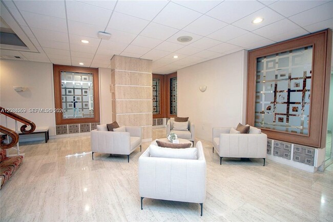 Building Photo - 2899 Collins Ave
