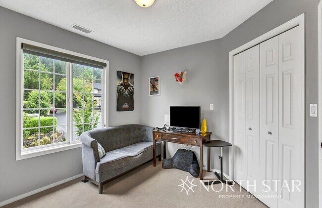 Building Photo - $1000 Off First Months Rent in Lake Oswego
