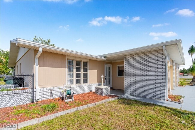 Building Photo - 6014 Deming Ave