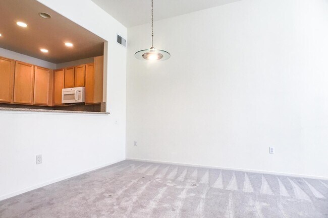 Building Photo - 204 Town Green Ln