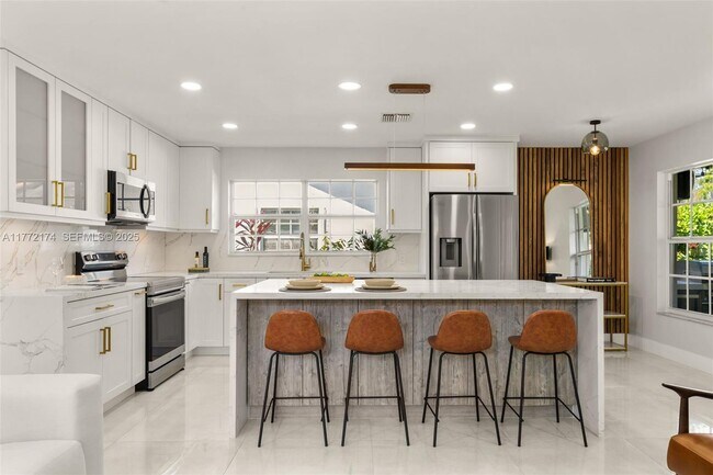 Building Photo - 911 SW 57th Ave