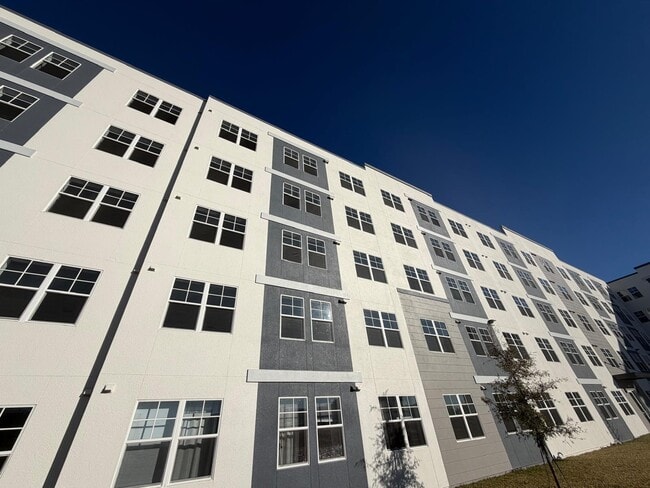 Building Photo - 5592 Pga Blvd