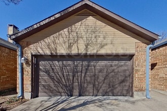 Building Photo - 2108 Woodnote Ln