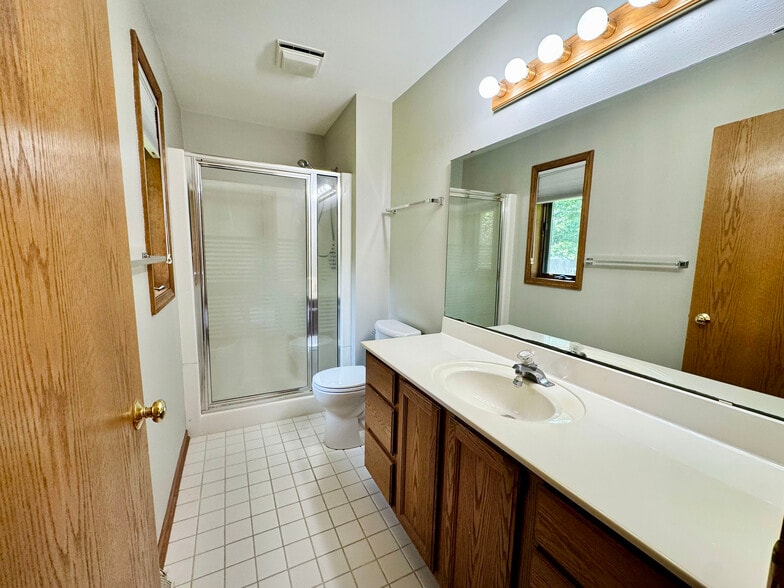 Primary Bedroom Full Bathroom - 5807 Black Walnut Dr