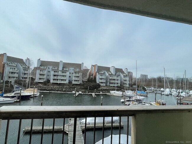 Building Photo - 105 Harbor Dr