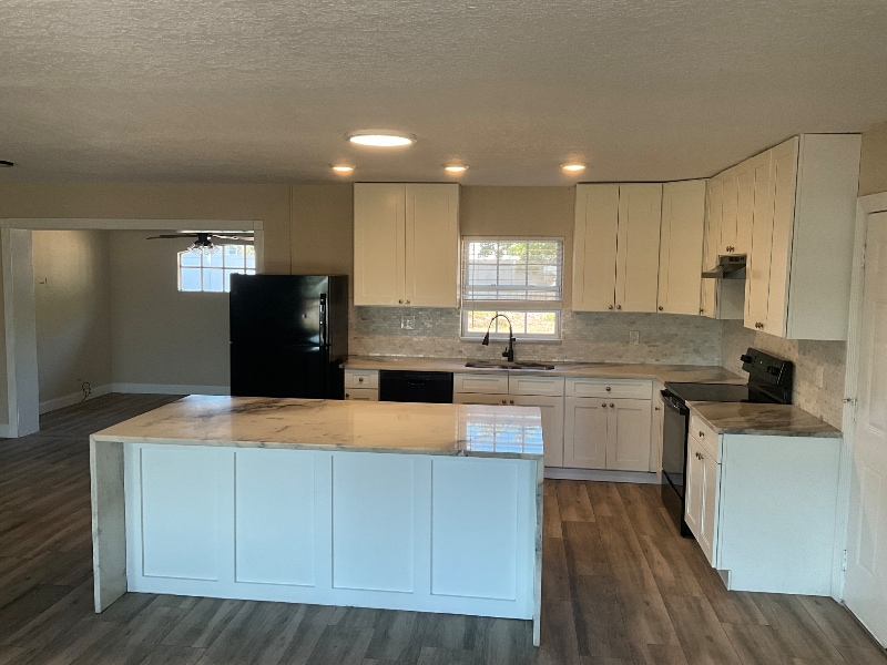 Building Photo - 381 11th Ave SW