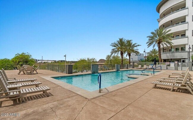 Building Photo - 945 E Playa Del Norte Dr