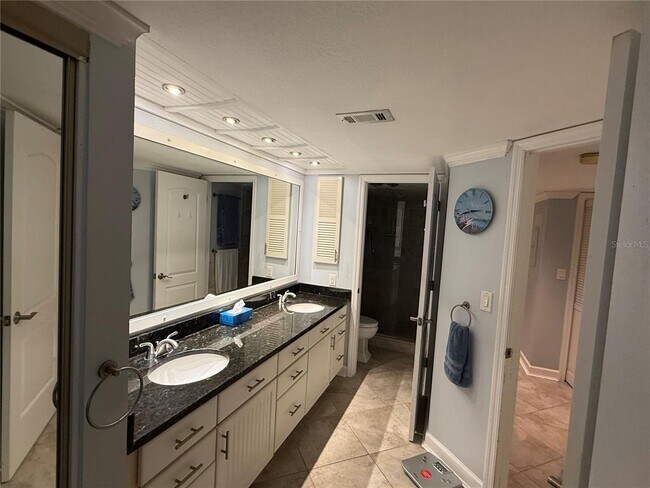 Building Photo - 910 Pinellas Bayway S