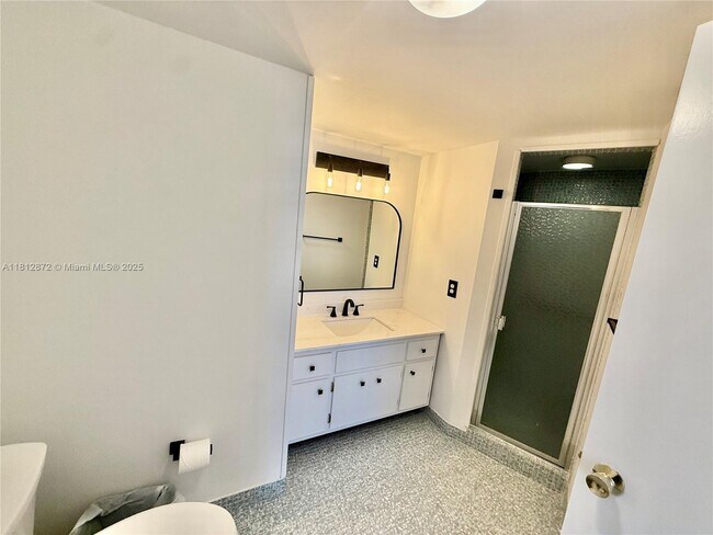 Building Photo - 1351 NE Miami Gardens Dr
