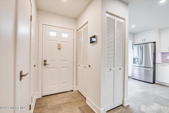 Building Photo - 369 Bromley Pl