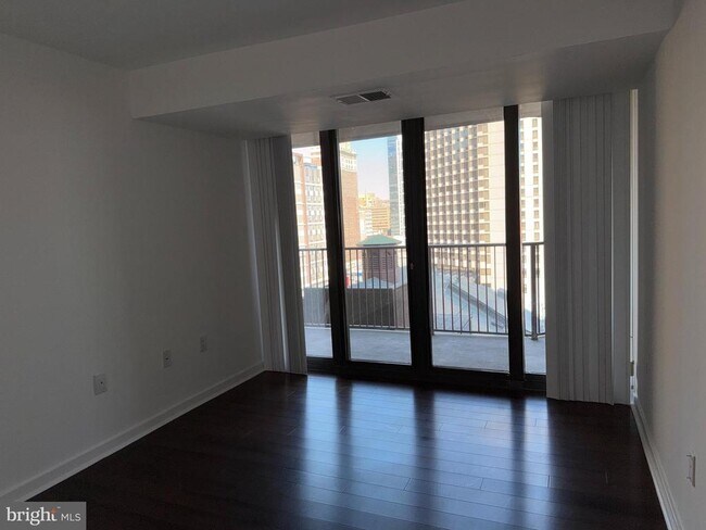 Building Photo - 1420 Locust St