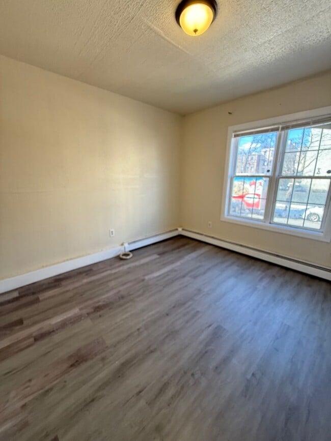 Building Photo - 51 Lander St