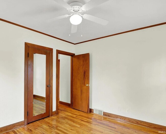 Building Photo - 916 E Maxwell Ln